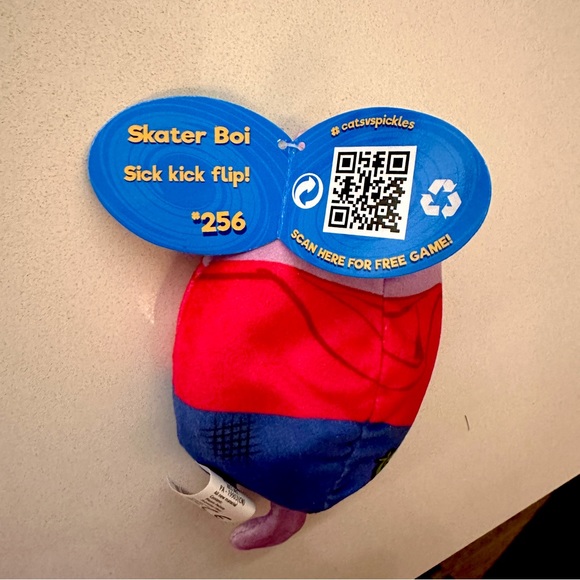 Cats vs Pickles Skater Boi #256 Limited Release Gold Series Beans Blind Bag - Picture 3 of 6